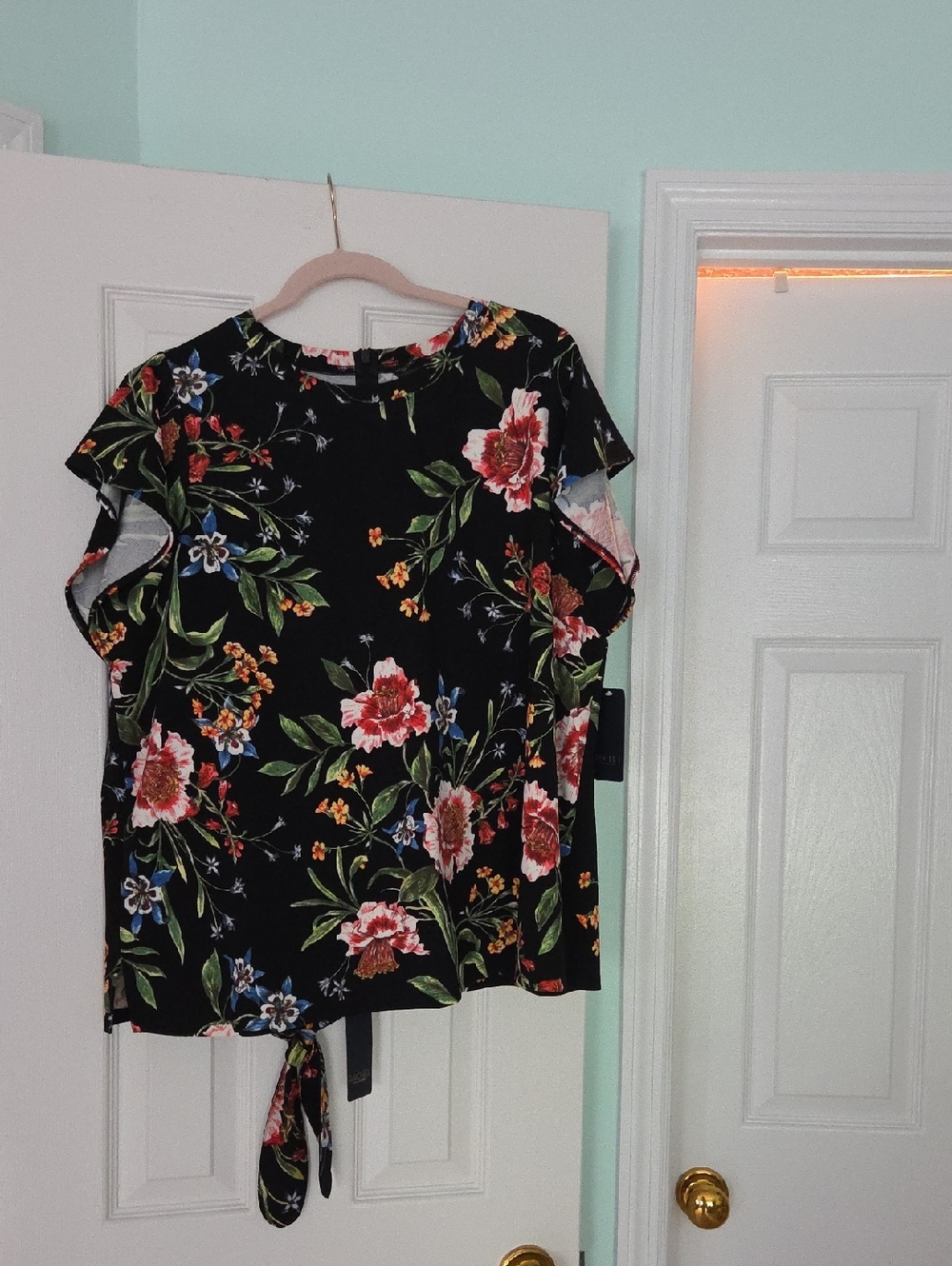 RACHEL Rachel Roy Black Floral Tie-Hem Blouse And Matching Pants.